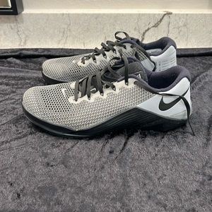 Nike Metcon 5 Gray and Black Size 10.5